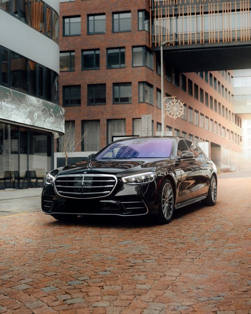 Carrosserie automobile propre après un nettoyage extérieur